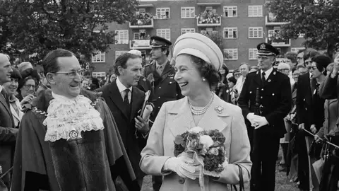 Imagen de archivo de la reina de Inglaterra, Isabel II, en 1977 Imagen de archivo de la reina de Inglaterra, Isabel II, en 1977