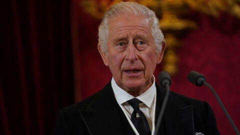 Carlos III es proclamado oficialmente rey de Inglaterra