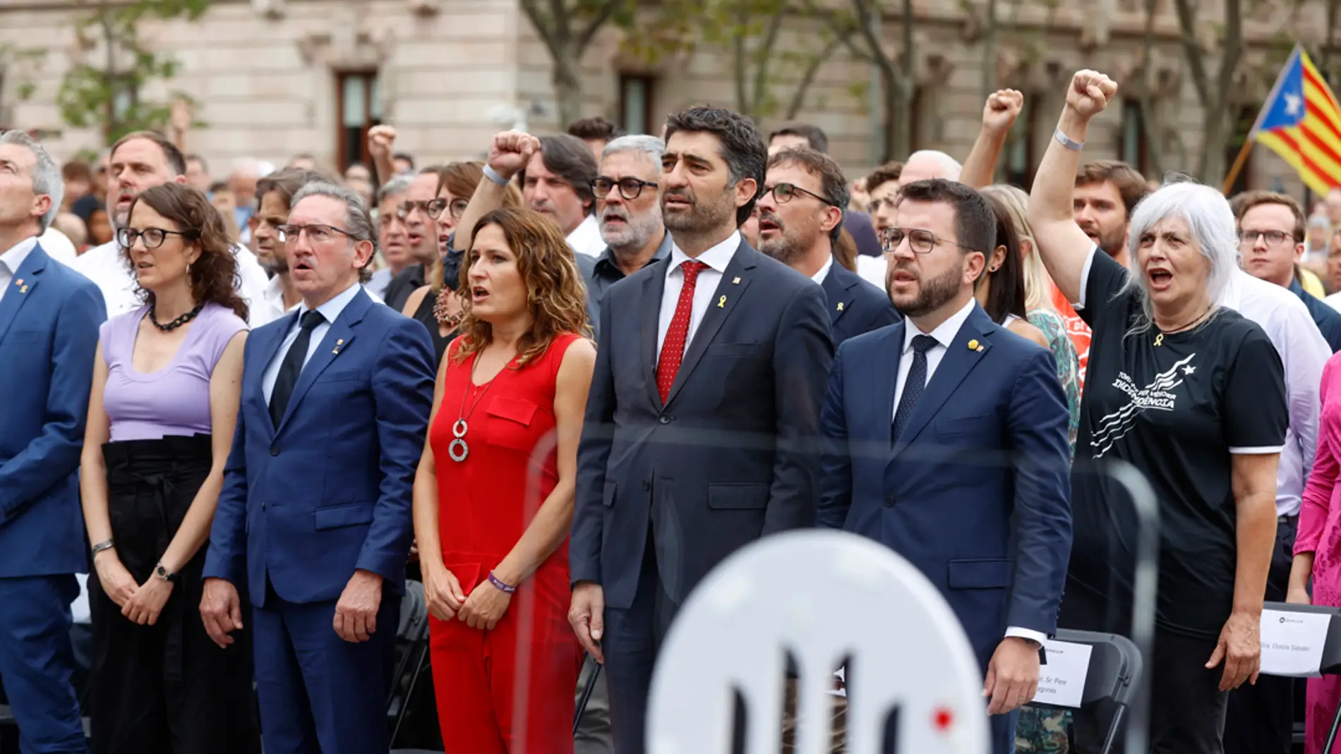 El presidente de la Generalitat, Pere Aragonès (2d), junto a Jordi Puigneró (c), Laura Vilagrá (3i), Jaume Giró (2i) y Tania Verge