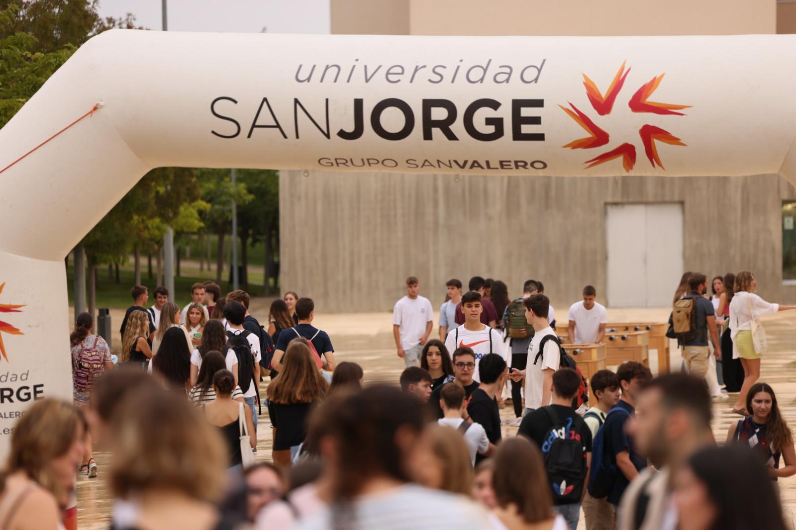 La USJ inicia las clases con 850 nuevos alumnos La USJ inicia las clases con 850 nuevos alumnos