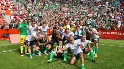 El Racing celebra el 0-2 en El Molinón El Racing celebra el 0-2 en El Molinón