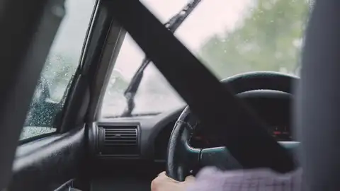 Cómo saber si soy demasiado mayor para conducir: los síntomas que te advierten de que debes dejarlo Cómo saber si soy demasiado mayor para conducir: los síntomas que te advierten de que debes dejarlo