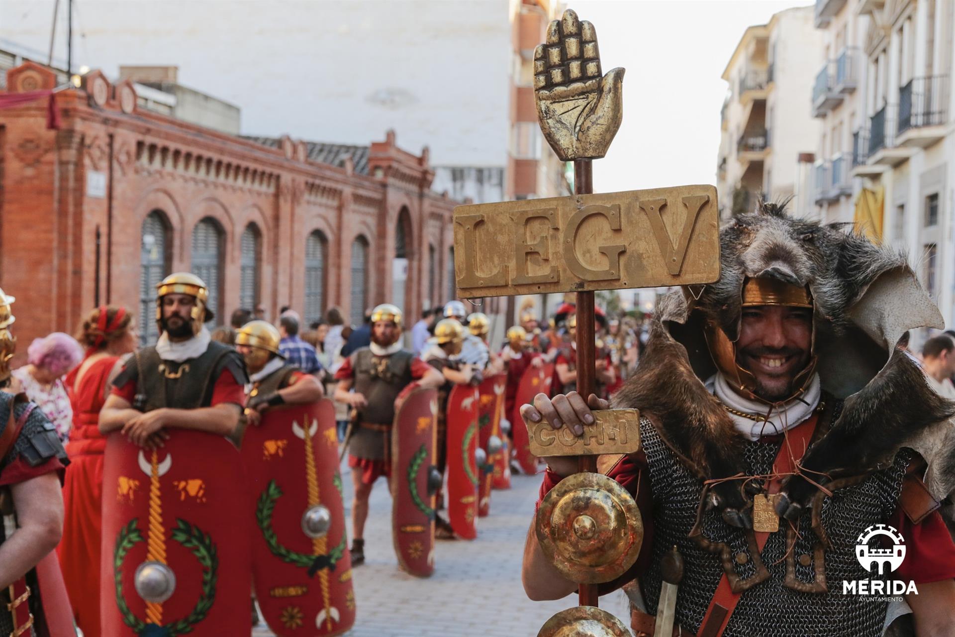 Osuna explica que el festivo de Emérita Lúdica se ha puesto en jueves para celebrarla con "más esplendor" Osuna explica que el festivo de Emérita Lúdica se ha puesto en jueves para celebrarla con "más esplendor"