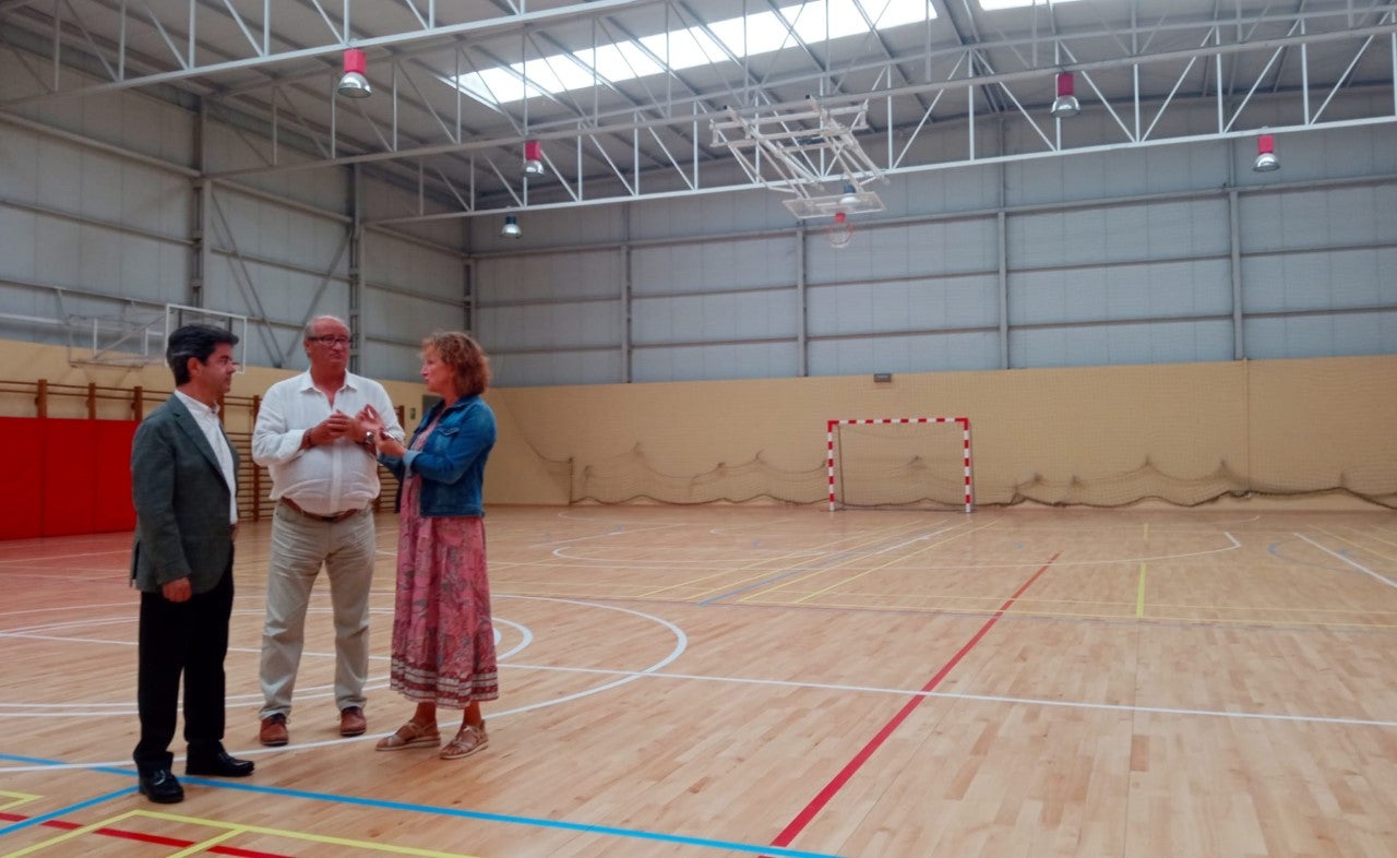 El pabellón del colegio Alcoraz estrena pavimento El pabellón del colegio Alcoraz estrena pavimento