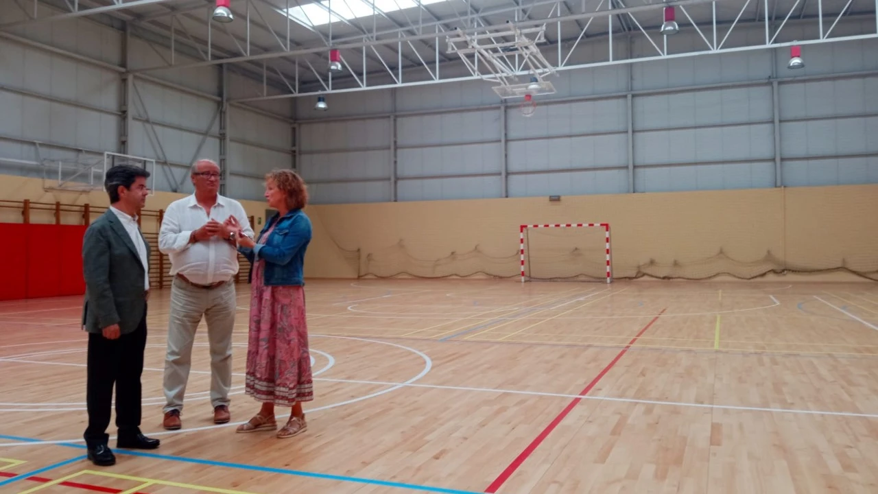 El pabellón del colegio Alcoraz estrena pavimento
