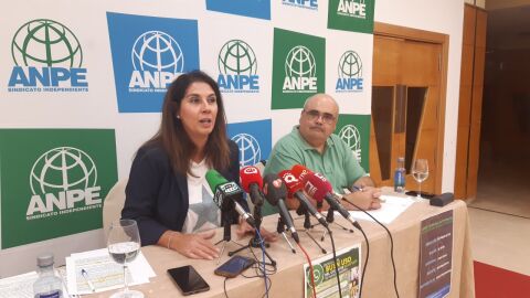 Mónica Sánchez de la Nieta y Juan Carlos Salcedo durante la rueda de prensa