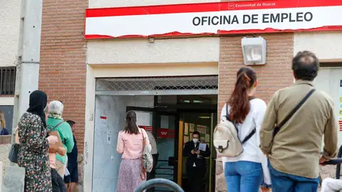 Cola del paro El SEPE avisa: estos son los cinco tipos de subsidios para personas desempleadas