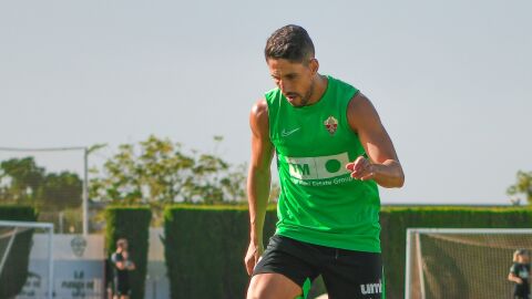 Fidel Chaves, uno de los capitanes del Elche CF Fidel Chaves, uno de los capitanes del Elche CF