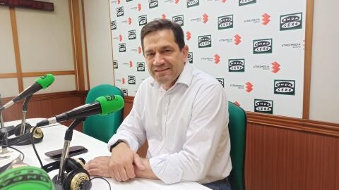 Miguel Ángel Valverde en los estudios de Onda Cero Ciudad Real