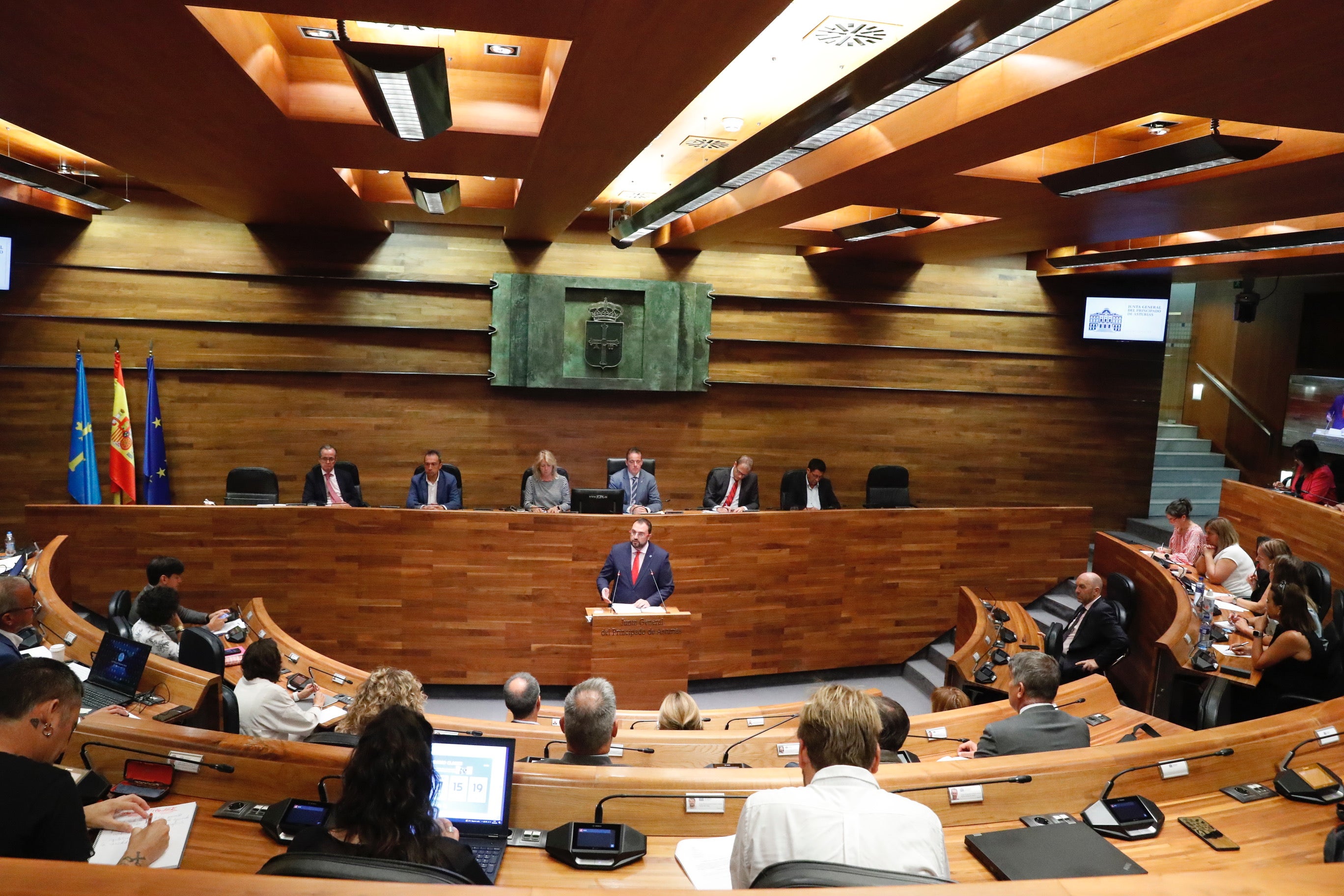 Barbón anuncia ayudas a la natalidad desde los 1.200 hasta los 2.200 euros en zonas rurales. Barbón anuncia ayudas a la natalidad desde los 1.200 hasta los 2.200 euros en zonas rurales.