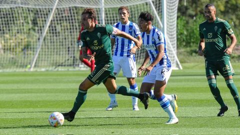 Pedro León con el Real Murcia ante la Real Sociedad B