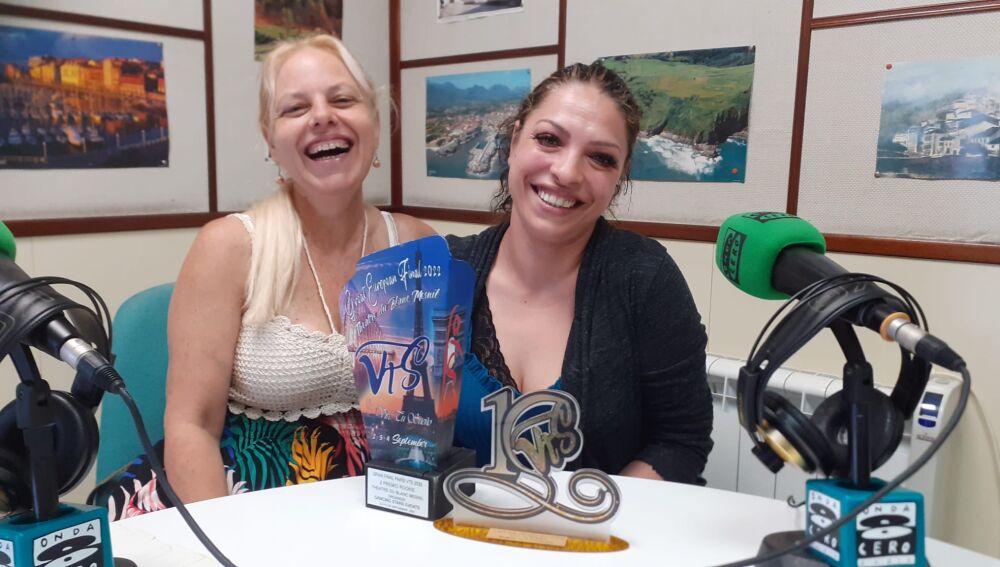 Eva María y Valentina Abduraim sonrientes tras obtener el subcampeonato europeo.