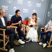 El equipo de 'En los márgenes', con Luis Tosar, Juan Diego Botto y Penélope Cruz, durante su entrevista con Kinótico y Fred Film Radio en la Mostra de Venecia