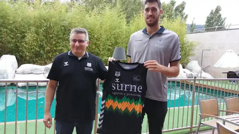 Rafa Pueyo e Ignacio Rosa Presentación de Ignacio Rosa con Bilbao Basket