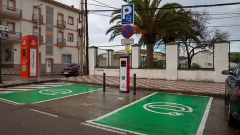 La Diputación de Badajoz, galardonada por la Asociación de Usuarios de Vehículos Eléctricos gracias al Plan Movem