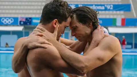 Los actores Álvaro Cervantes y Jaime Lorente, durante una escena de la película '42 segundos' Los actores Álvaro Cervantes y Jaime Lorente, durante una escena de la película '42 segundos'