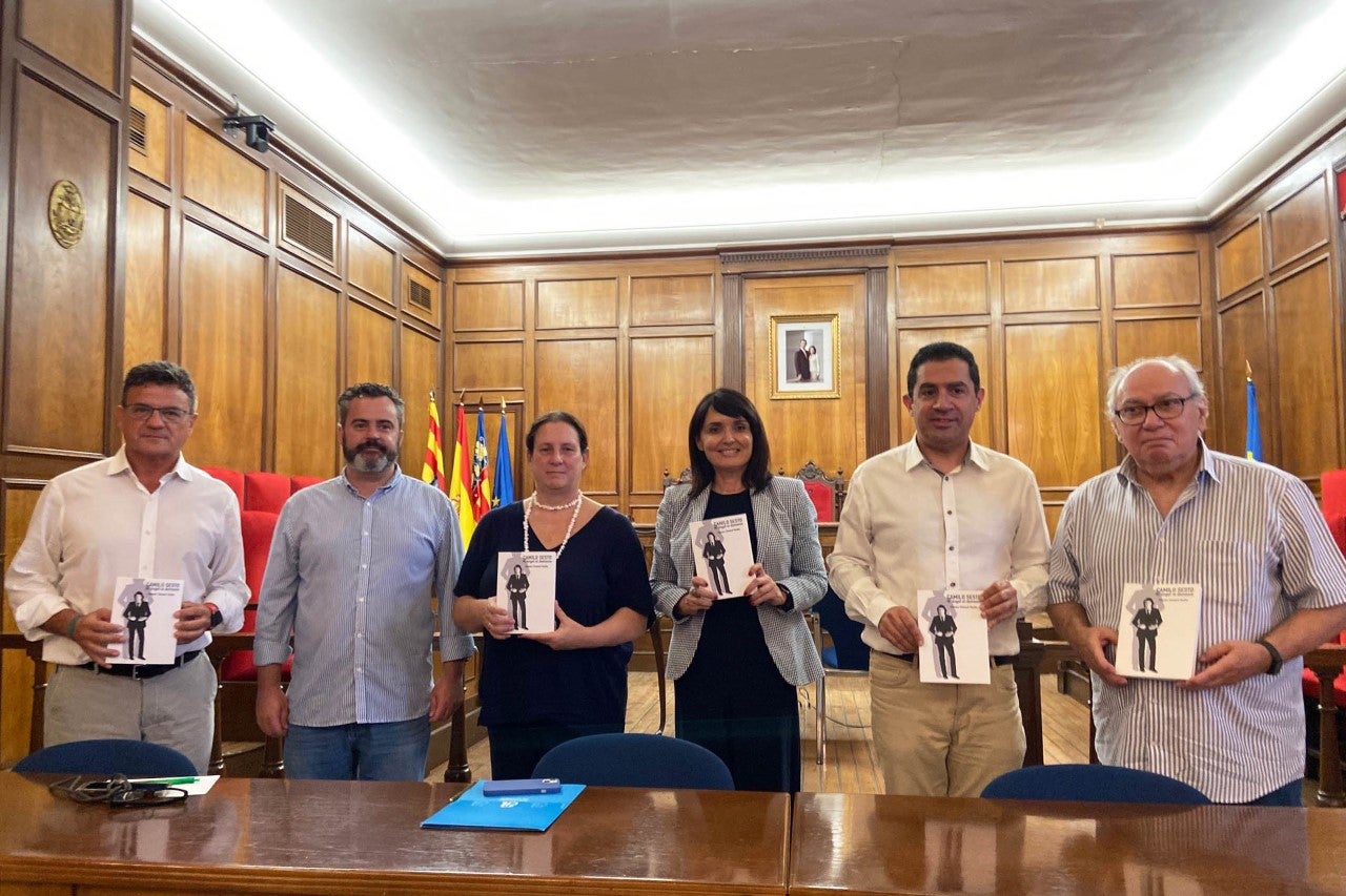 El libro ‘Camilo Sesto. Ni ángel ni demonio’ de Ramón Climent ve la luz en el tercer aniversario de la muerte del cantante El libro ‘Camilo Sesto. Ni ángel ni demonio’ de Ramón Climent ve la luz en el tercer aniversario de la muerte del cantante