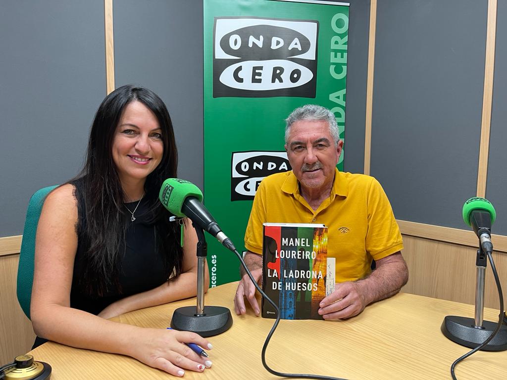 Manel Loureiro presenta en las Veladas Literarias de Maestral en Alicante su nuevo libro: La ladrona de huesos Manel Loureiro presenta en las Veladas Literarias de Maestral en Alicante su nuevo libro: La ladrona de huesos