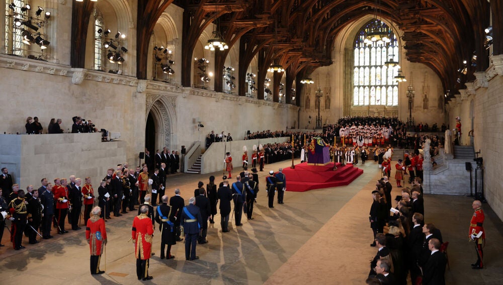 El féretro de Isabel II a su llegada a Westminster El féretro de Isabel II a su llegada a Westminster