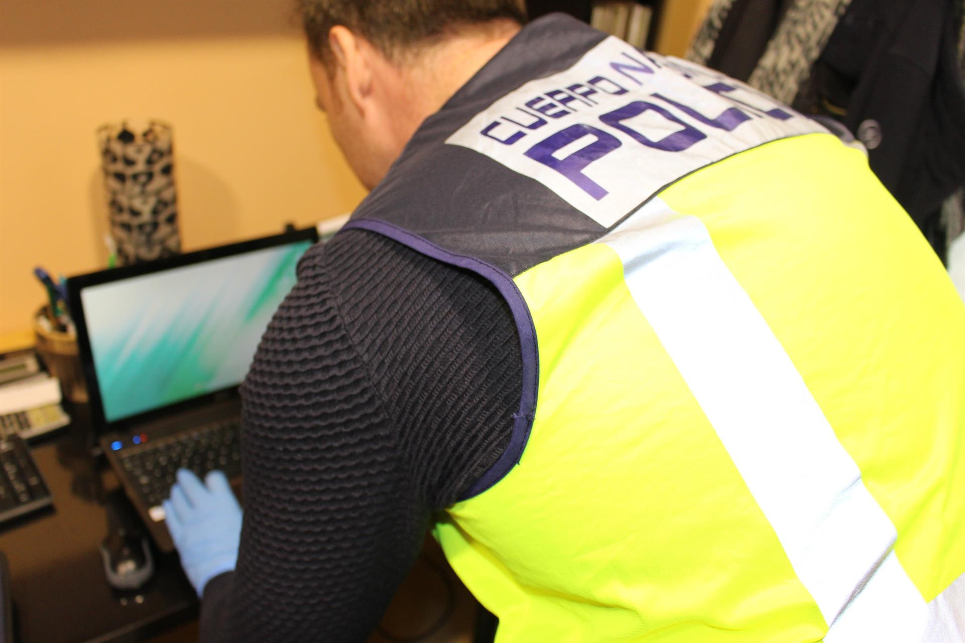 Desarticulan en València una banda que extorsionaba a usuarios de webs de contactos Desarticulan en València una banda que extorsionaba a usuarios de webs de contactos