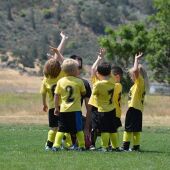 El deporte en la infancia es fundamental para mantener la espalda sana.