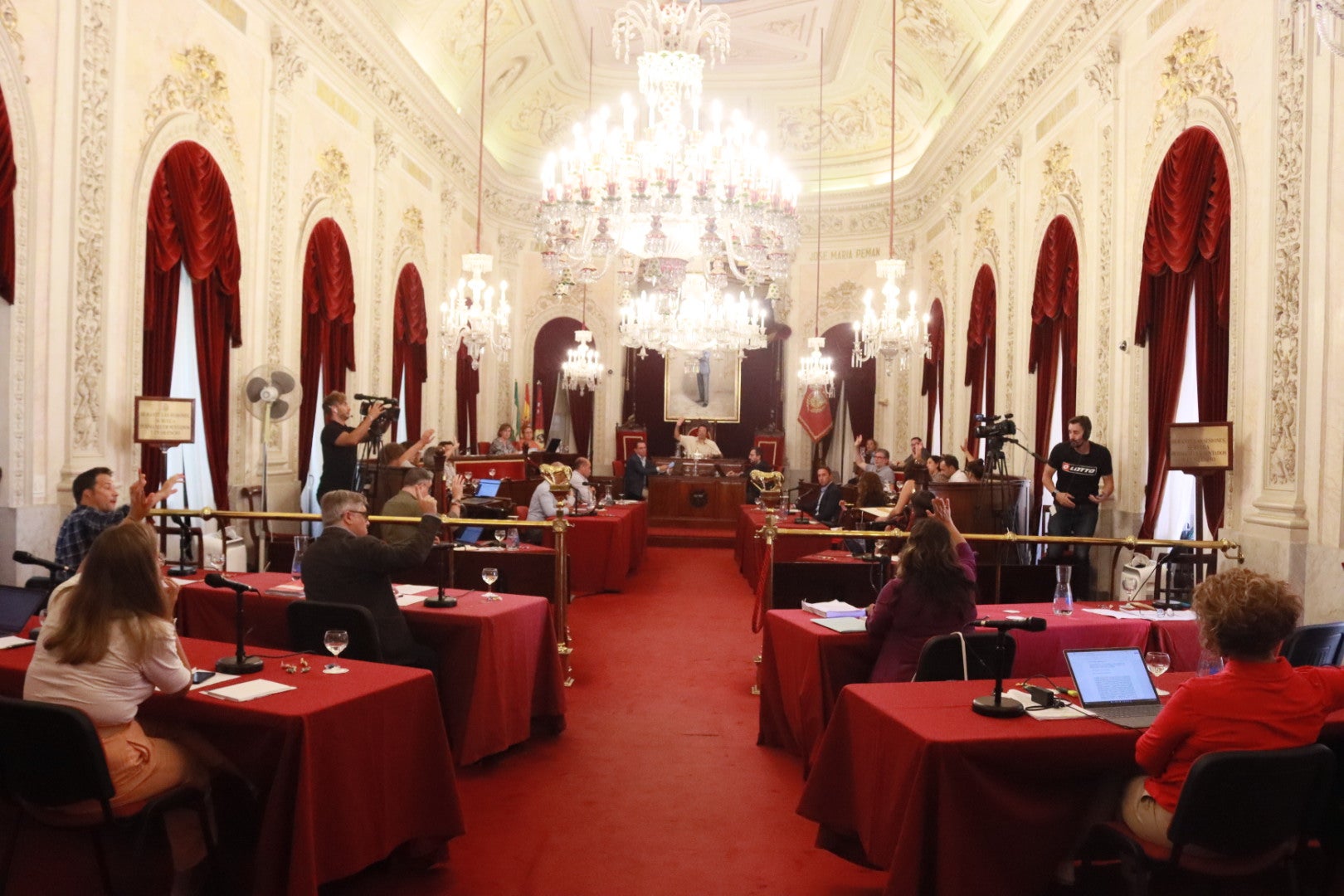 Adjudicada a Valoriza la limpieza de Cádiz con el voto en contra del PP y Domingo Villero Adjudicada a Valoriza la limpieza de Cádiz con el voto en contra del PP y Domingo Villero