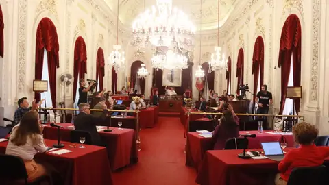 Pleno del Ayuntamiento de Cádiz durante la votación