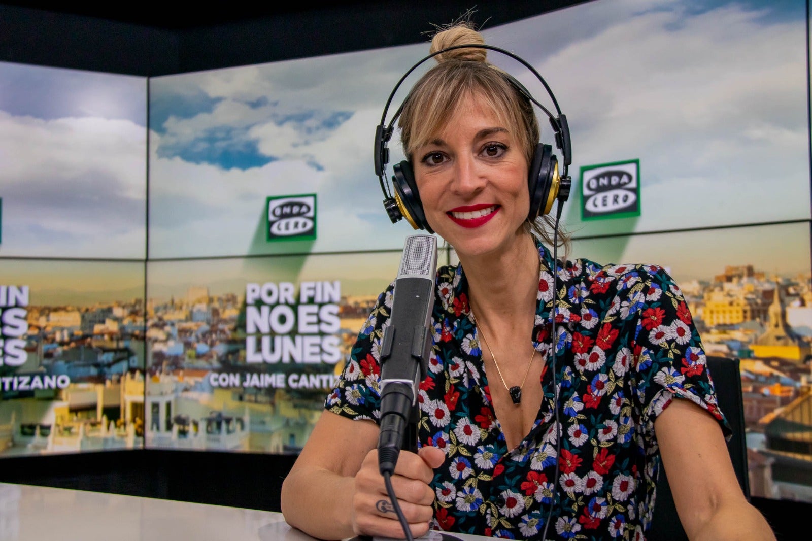 Rebeca Marín: "¿Te imaginas esa batalla descarnada de esos señores que juntos tienen 350.527 años peleando en el barrio por una tilde?" Rebeca Marín: "¿Te imaginas esa batalla descarnada de esos señores que juntos tienen 350.527 años peleando en el barrio por una tilde?"