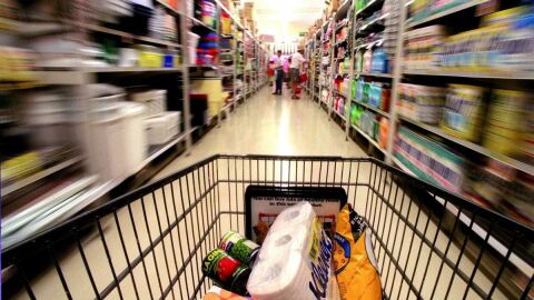 Estos son los alimentos que puedes comprar antes de que suban de precio y congelarlos