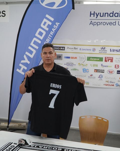 Rolando Urios, nuevo jugador del BM Alarcos: "Es un reto y una ilusión, me rejuvenece" Rolando Urios, nuevo jugador del BM Alarcos: "Es un reto y una ilusión, me rejuvenece"