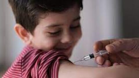 Empieza la vacunación contra el virus del papiloma humano en niños. 