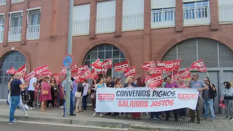 Los trabajadores de la discapacidad en Extremadura exigen "desatascar" su convenio colectivo Los trabajadores de la discapacidad en Extremadura exigen "desatascar" su convenio colectivo