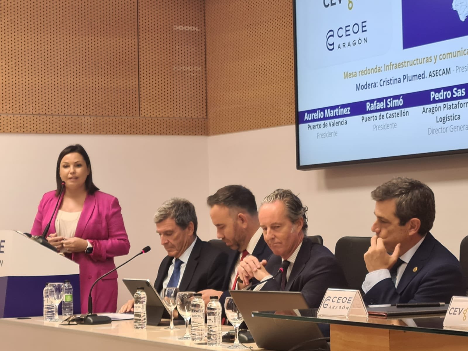 Lambán y Puig se unen a los empresarios para impulsar el Corredor Cantábrico-Mediterráneo Lambán y Puig se unen a los empresarios para impulsar el Corredor Cantábrico-Mediterráneo