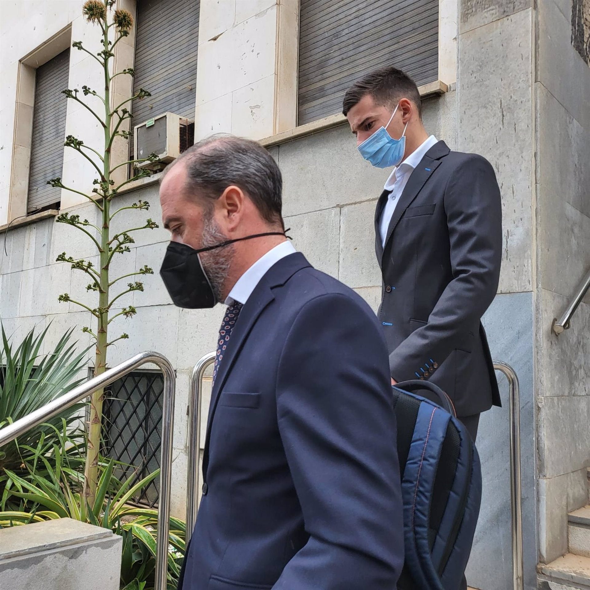 La Audiencia decide este viernes si ingresa en prisión Santi Mina, quien comparece desde Arabia Saudí La Audiencia decide este viernes si ingresa en prisión Santi Mina, quien comparece desde Arabia Saudí