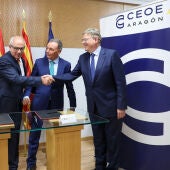 Puig durante el encuentro junto al presidente de Aragón y representantes empresariales