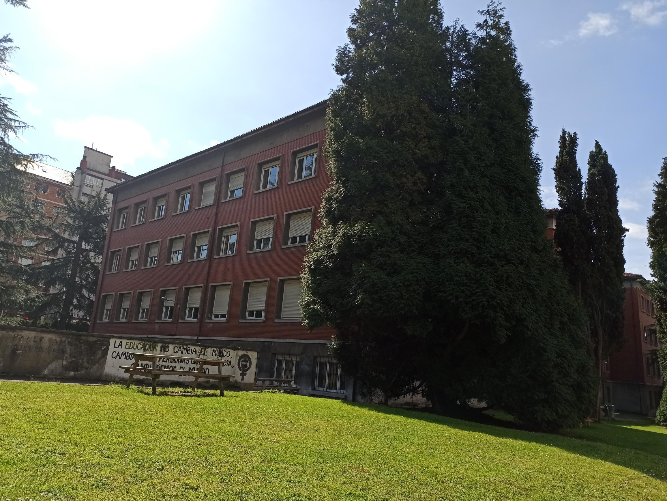Principado y TSJA tratan de reconducir la polémica entre el Alcalde y el Rector sobre la reordenación de espacios universitarios y judiciales Principado y TSJA tratan de reconducir la polémica entre el Alcalde y el Rector sobre la reordenación de espacios universitarios y judiciales