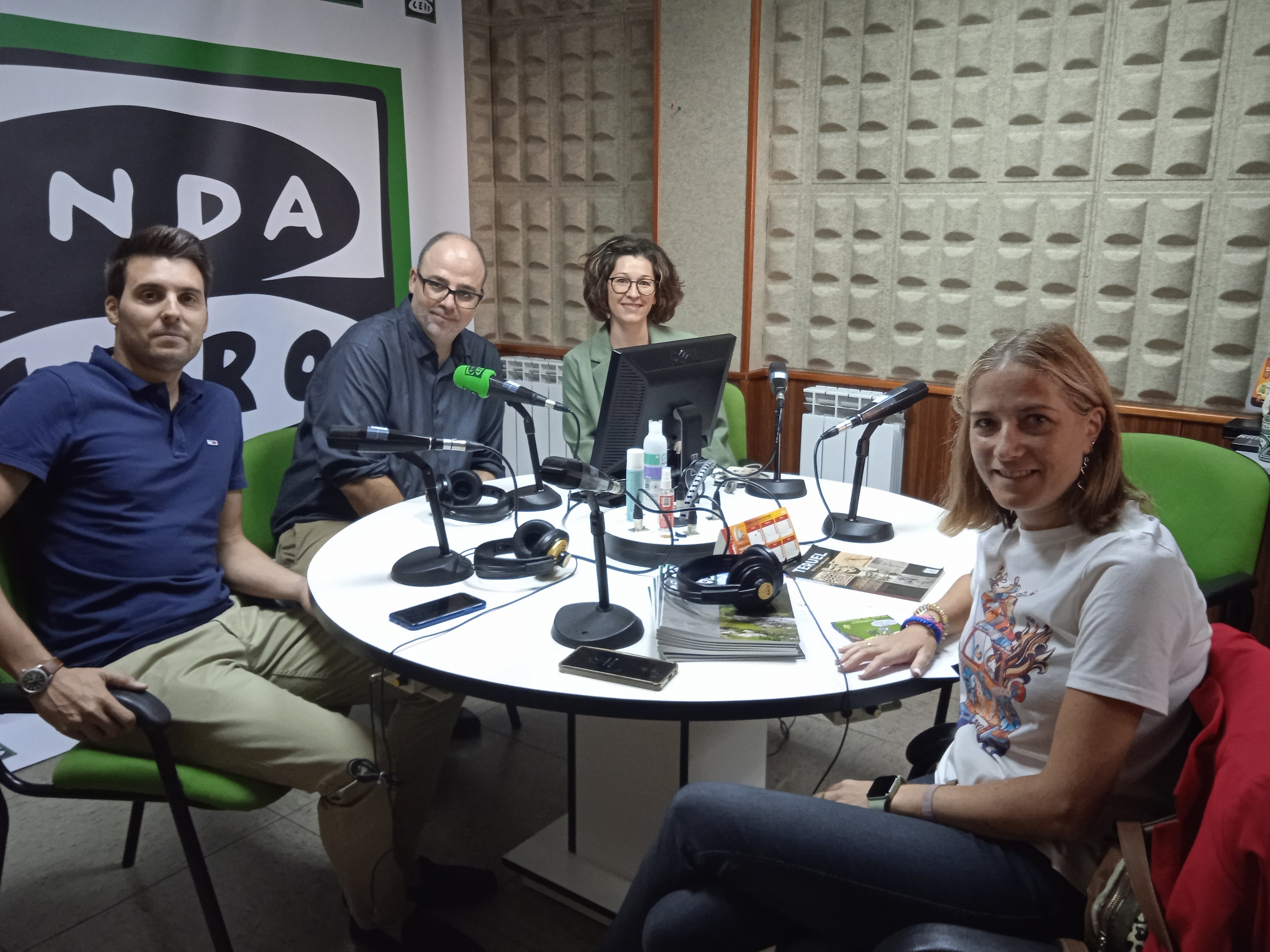 El jamón en la mesa de la tertulia semanal El jamón en la mesa de la tertulia semanal