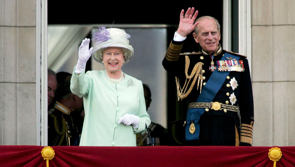 Isabel II junto al príncipe Philip, duque de Edimburgo, en un acto en 2005.