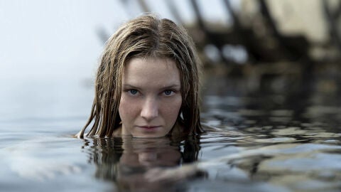 La actriz Morfydd Clark en una imagen promocional de la serie 'Los anillos del poder'