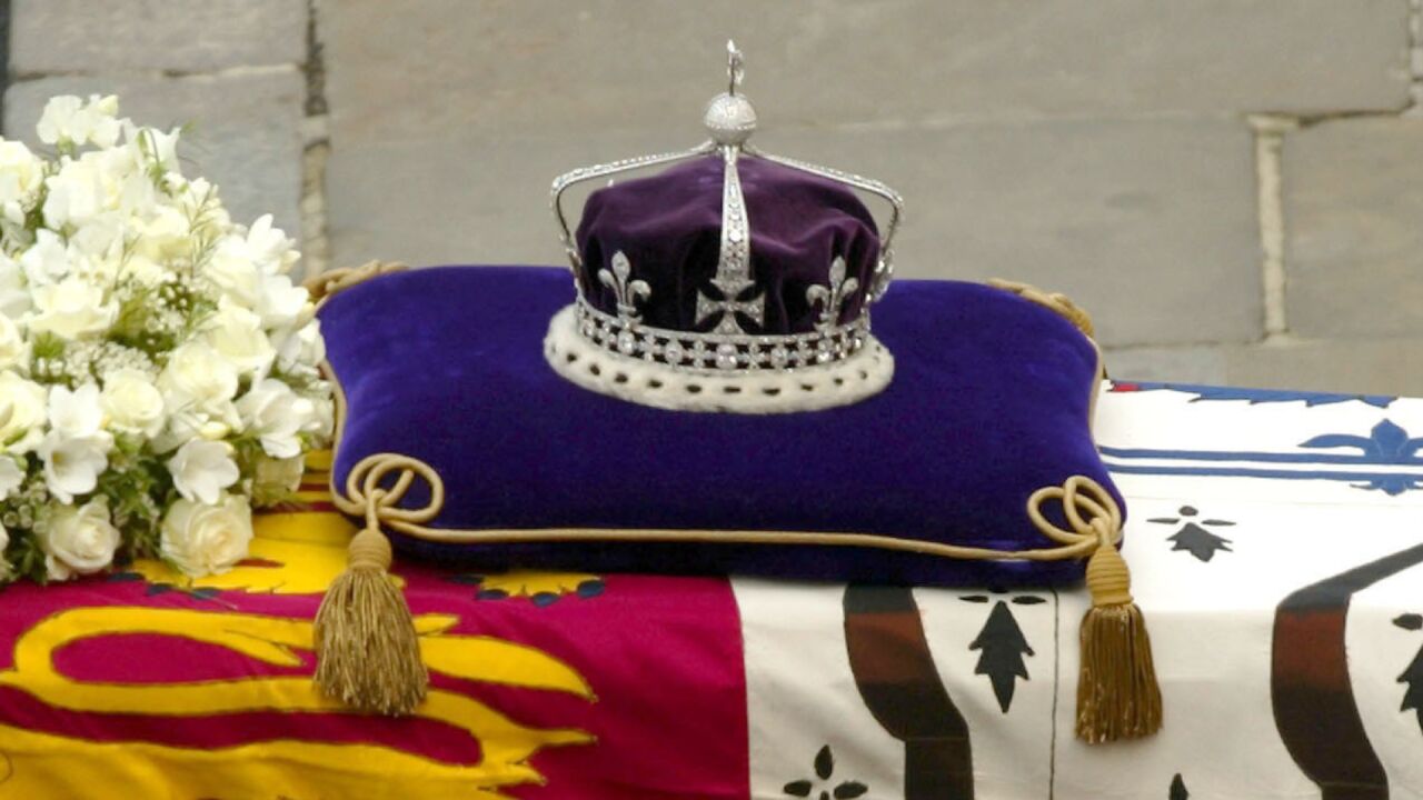 Así será la corona que llevará ahora Camila como reina consorte: por qué es diferente a la de Isabel II - Vimarsana News
