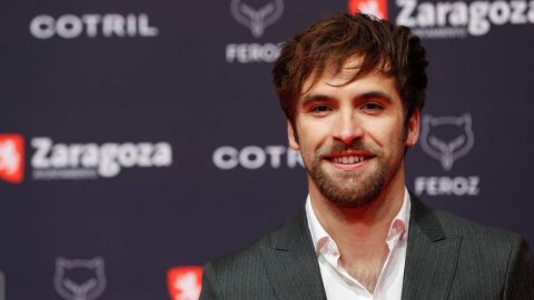 El actor Ricardo G&oacute;mez, durante el photocall de la edici&oacute;n 2022 de los Premios Feroz, celebrada en Zaragoza