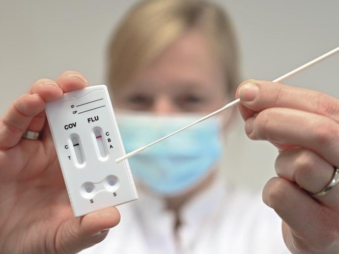 La venta de test de covid y gripe aumenta un 61%: cómo funcionan y el mejor momento para hacerlo La venta de test de covid y gripe aumenta un 61%: cómo funcionan y el mejor momento para hacerlo