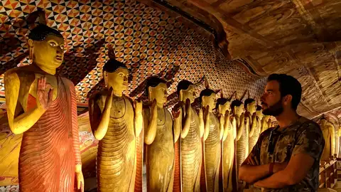 Luis Tobajas en uno de los templos de Sri Lanka Luis Tobajas en uno de los templos de Sri Lanka