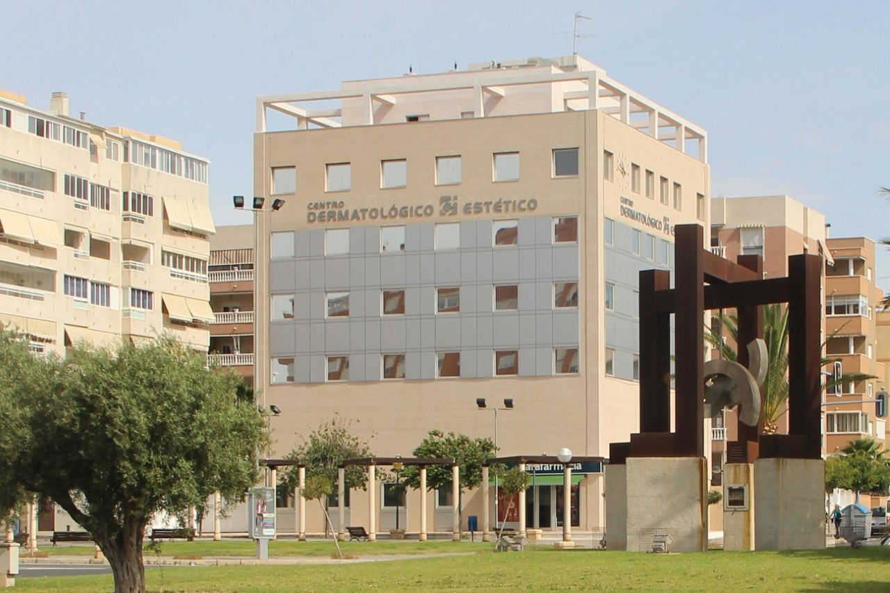 Centro Dermatológico Estético de Alicante estrena temporada en Onda Cero Alicante con una visita a sus diferentes unidades médicas Centro Dermatológico Estético de Alicante estrena temporada en Onda Cero Alicante con una visita a sus diferentes unidades médicas