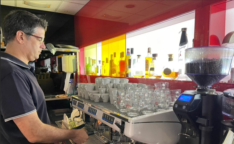 Cócteles y facturas de la luz Cócteles y facturas de la luz