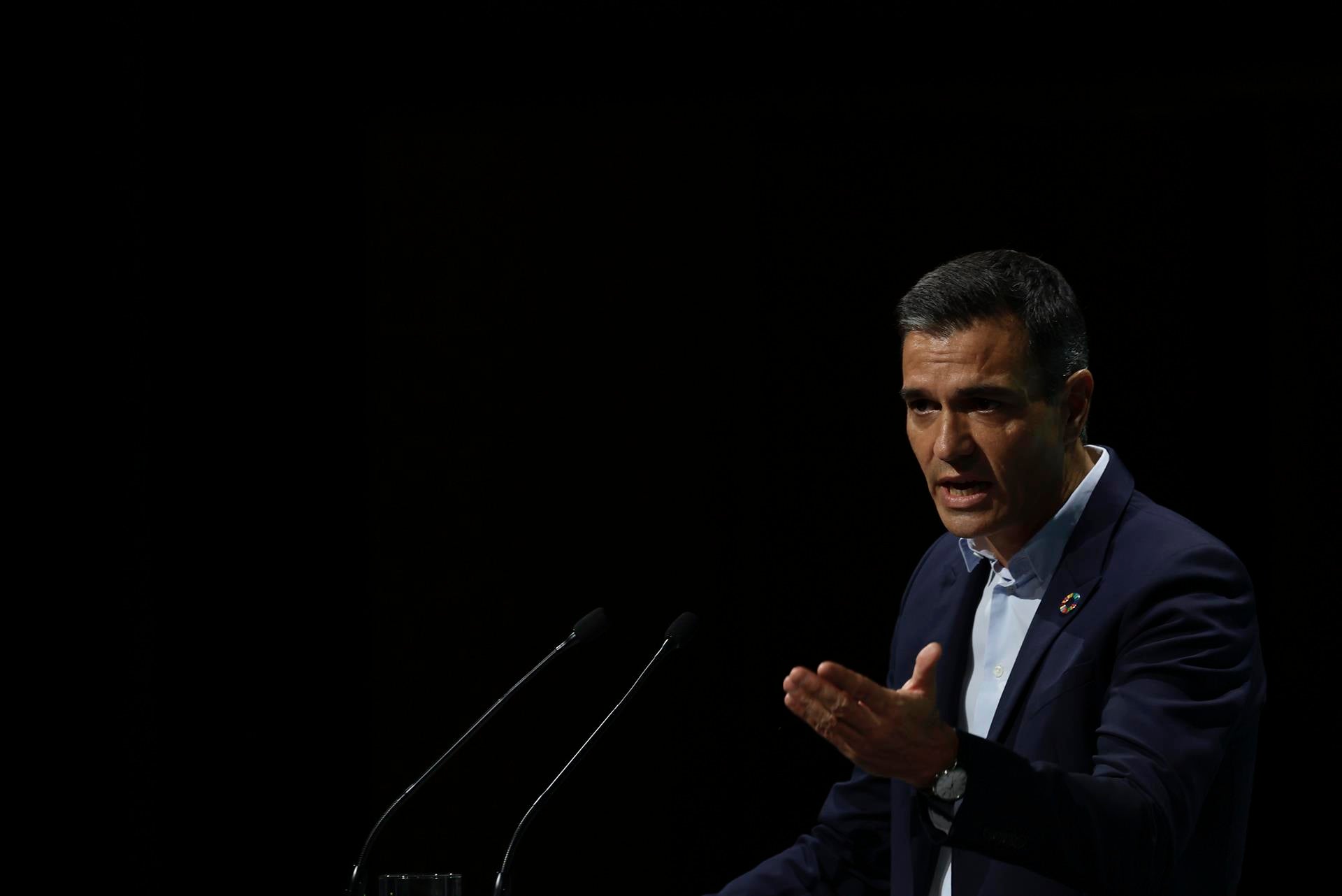Pedro Sánchez urge a una transición energética "justa e inclusiva" Pedro Sánchez urge a una transición energética "justa e inclusiva"