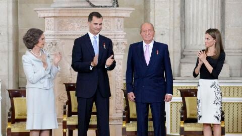 La reina Sof&iacute;a, Felipe VI, Juan Carlos I y la reina Letizia, en una imagen de archivo