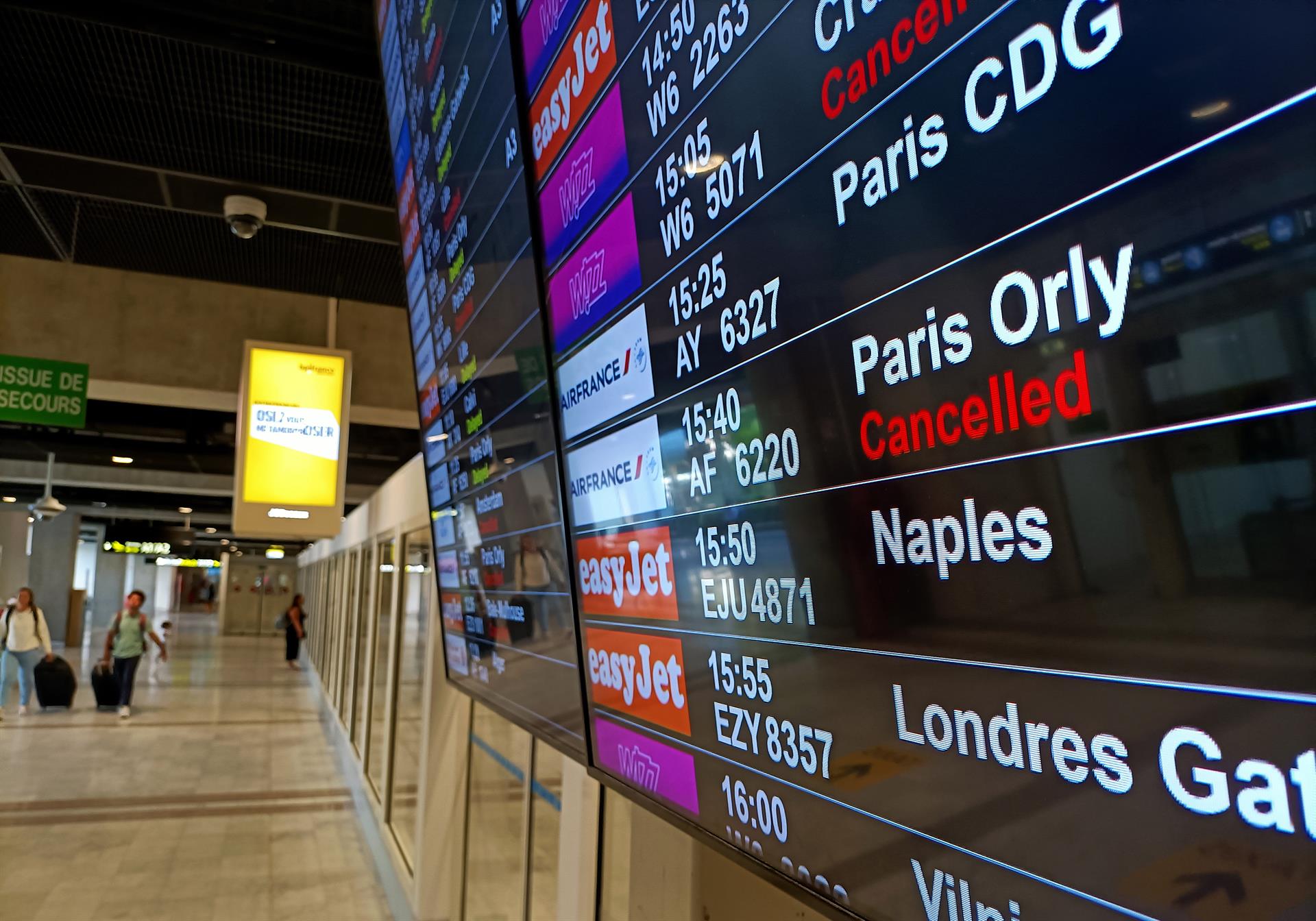 La huelga de controladores franceses afecta a España: 134 vuelos han sido cancelados este viernes La huelga de controladores franceses afecta a España: 134 vuelos han sido cancelados este viernes