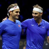Roger Federer y Rafa Nadal en el último partido de la carrera del suizo