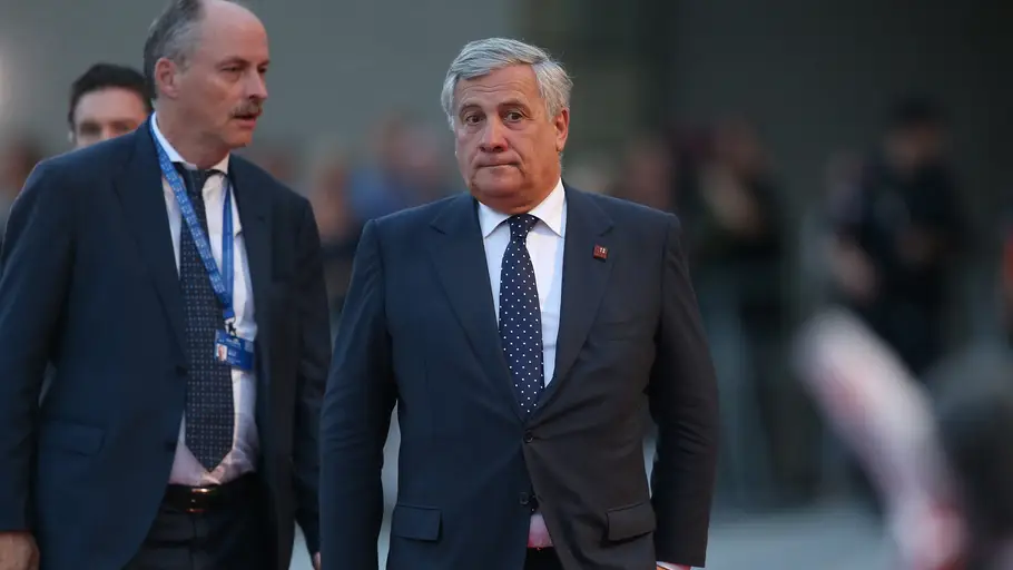 Antonio Tajani Antonio Tajani: "No es el trabajo de la CE decidir cómo votan los italianos, a ver si respetamos las reglas"